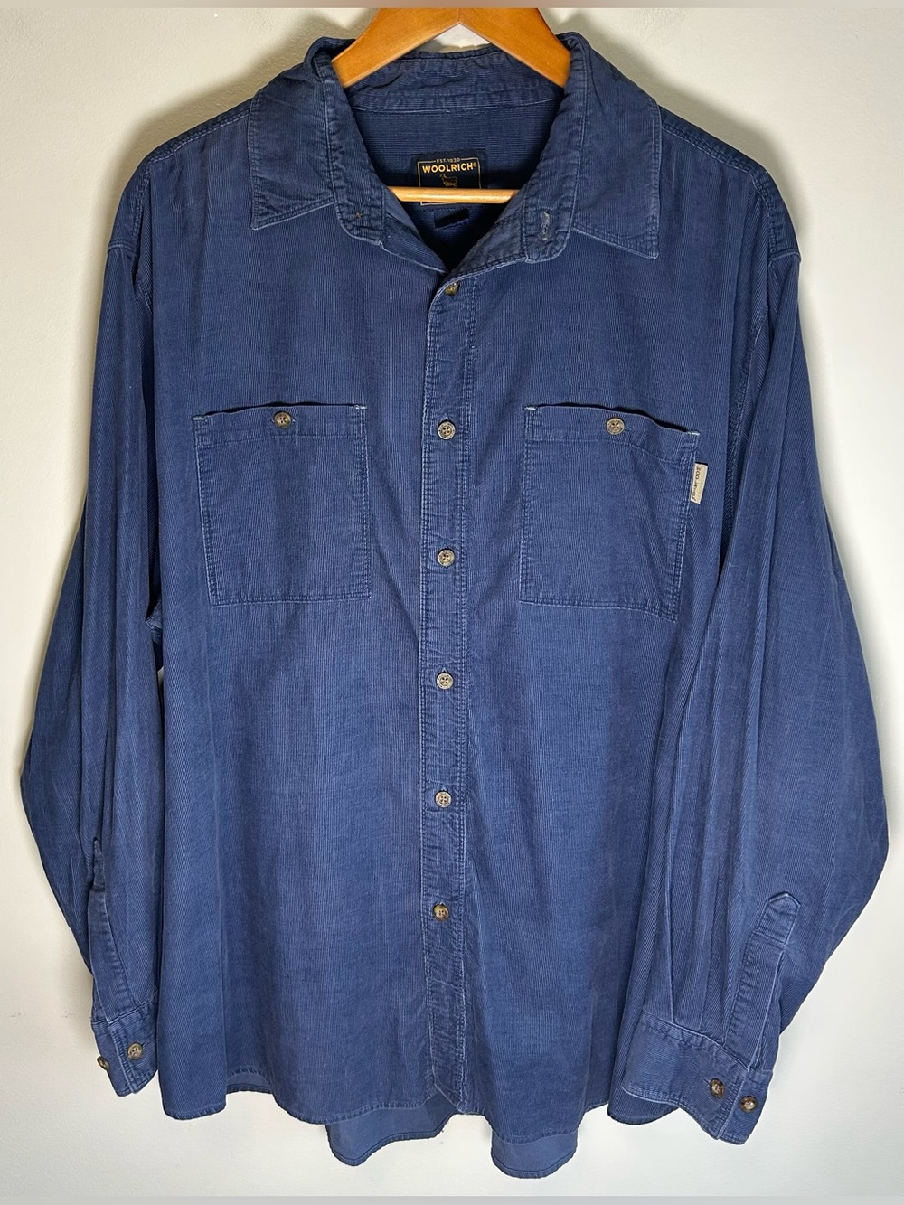 Woolrich Men’s Button Up Shirt Size XL Blue Corduroy Dual Pockets Cotton